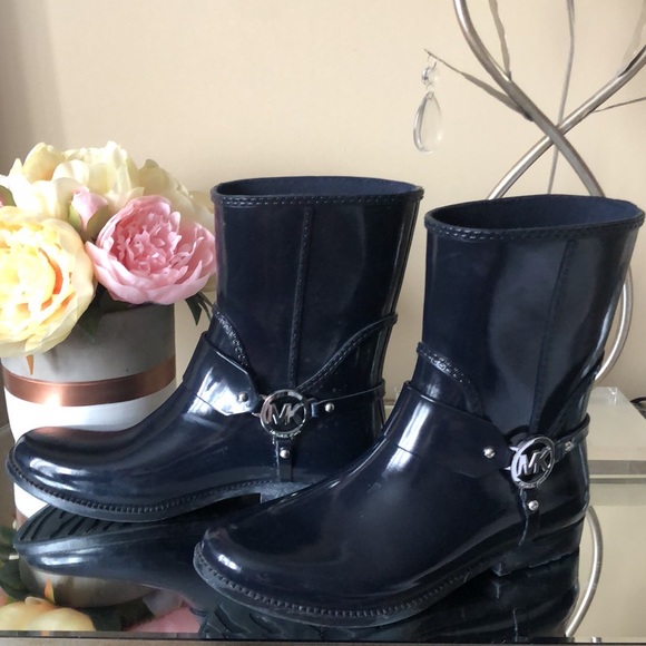 MICHAEL KORS MK FULTON HARNESS RAIN BOOTS - Picture 2 of 5